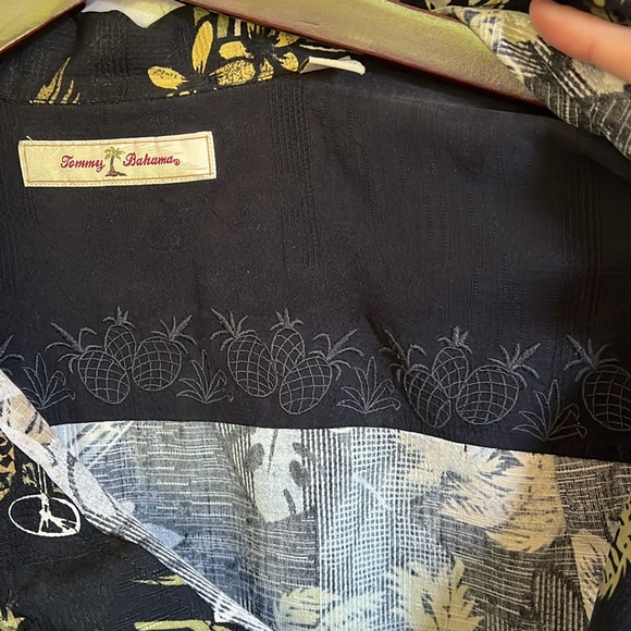 Tommy Bahama 100% silk shirt - Picture 5 of 5